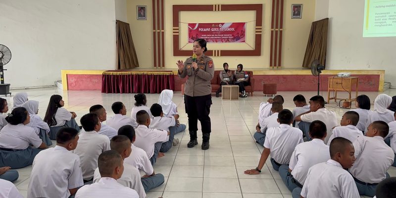 Polwan Polda Kalteng Beri Edukasi Etika Berlalulintas di SMKN 1 Palangka Raya