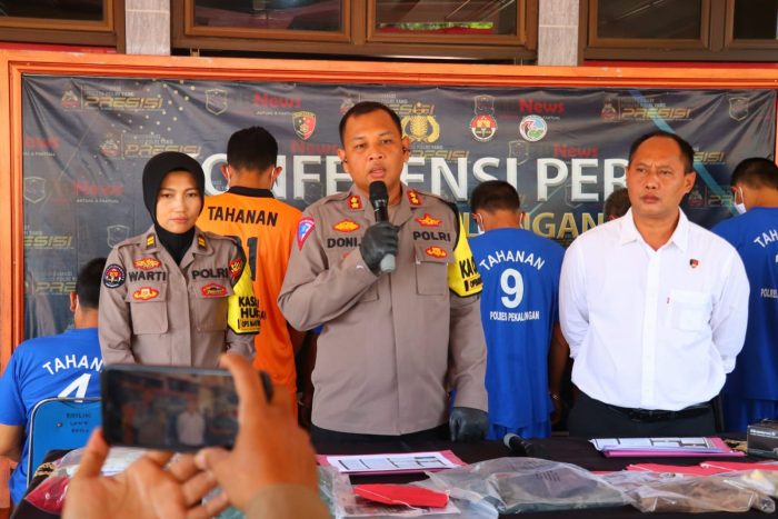 Polres Pekalongan Gelar Konferensi Pers Ungkap Kasus Kejadian Viral Pengeroyokan di Kesesi
