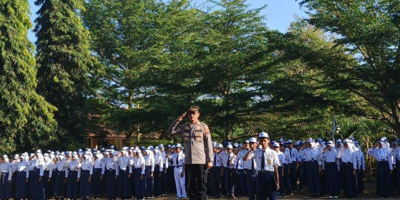 Polsek Bandar Edukasi Siswa SMPN 2 Tentang Bahaya Kenakalan Remaja