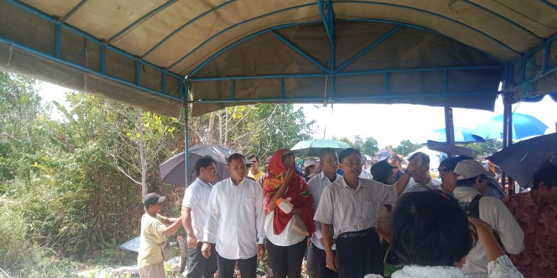 Pemakaman Ukarli Korban Penembakan di PT.BMB Dihadiri Ratusan Pengantar dan Pelayat