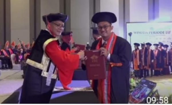 Universitas Internasional Semen Indonesia (UISI) Kembali Menggelar Acara Sidang Senat Terbuka Wisuda Periode VIII Tahun 2024
