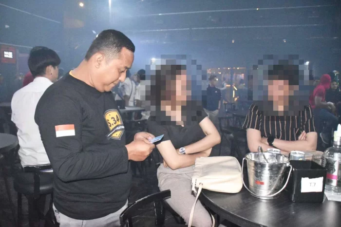 Gelar Razia Satpol PP Kota Surabaya di Hiburan Malam
