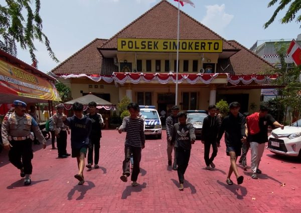 Polsek Simokerto Menggagalkan 10 Remaja Tawuran
