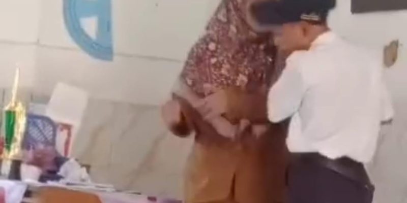 Viral Video Guru Lamongan Pukul Murid di Dalam Ruang Kelas