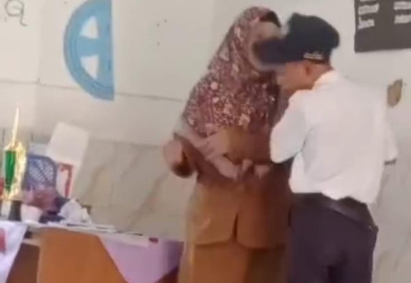 Viral Video Guru Lamongan Pukul Murid di Dalam Ruang Kelas