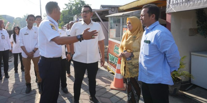 Upayakan Kenyamanan Warga, Mas Pj Tertibkan Stan dan Parkir