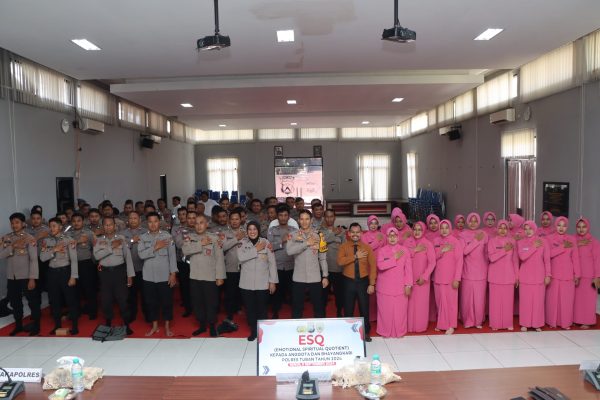 Kapolres Tuban Beri Booster Mental Anggota dan Bhayangkari “Minimalisir Pelanggaran”