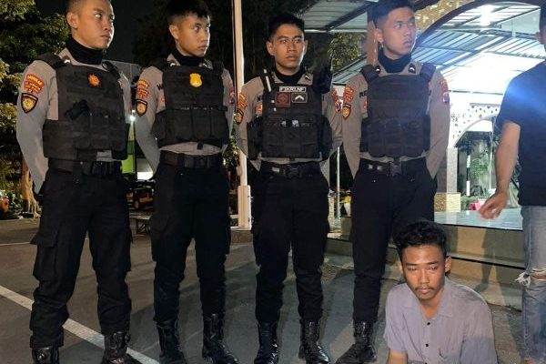 Tim Raimas Sat Samapta Polres Pelabuhan Tanjung Perak Amankan Dua Pengedar Pil Saat Patroli