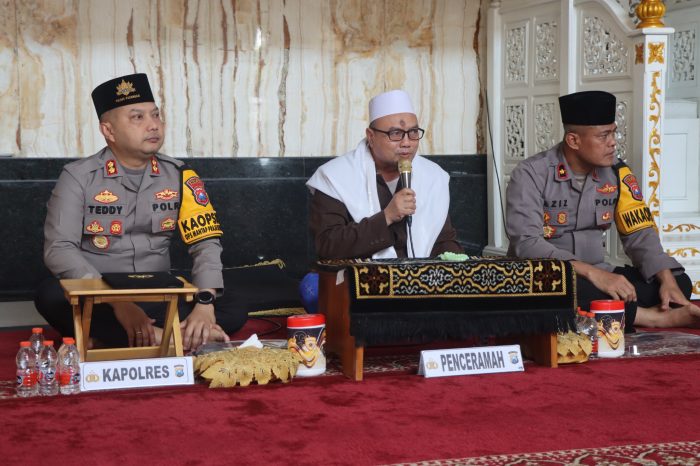 Polres Pasuruan Menggelar Acara Maulid Nabi Muhammad SAW D’oa Bersama dan Pemberian Santunan Anak Yatim