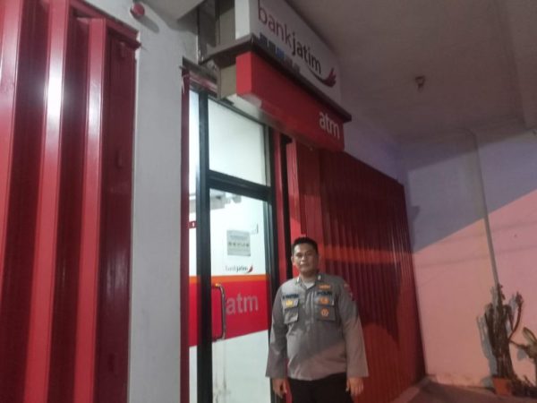 Patroli Malam, Anggota Polsek Tanjungbumi Polres Bangkalan Kontrol Transaksi di Perbankan