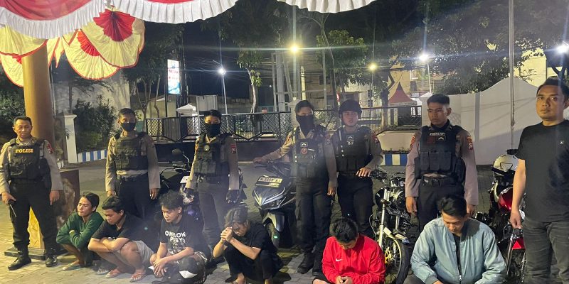 Tim Raimas Polres Tanjung Perak Bubarkan Balap Liar di Kedung Cowek