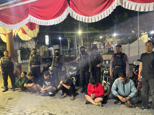 Tim Raimas Polres Tanjung Perak Bubarkan Balap Liar di Kedung Cowek