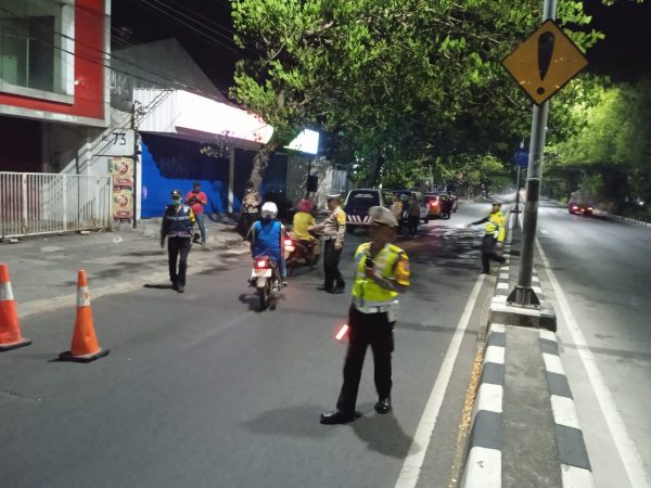 Patroli Rayon Polsek Tambaksari, Simokerto dan Bubutan Melaksanakan Patroli Gabungan Antisipasi 3 Cepu