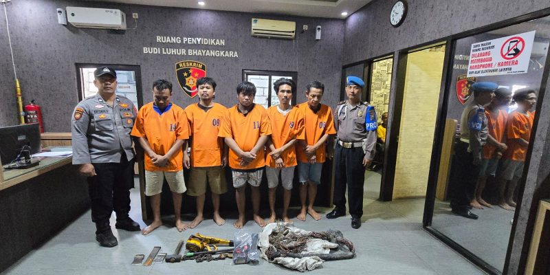 Polsek Asemrowo Amankan Komplotan Pencuri Kabel Milik PT.  Telkom  di Bawah Jembatan Kalianak Surabaya