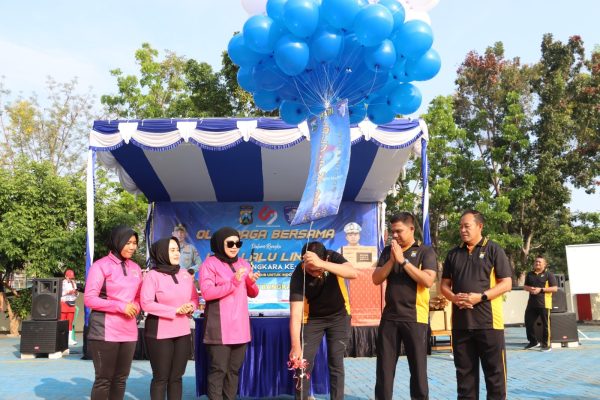 Meriahkan Hari Lalu Lintas Bhayangkara Ke-69, Polres Bangkalan Gelar Senam Bersama