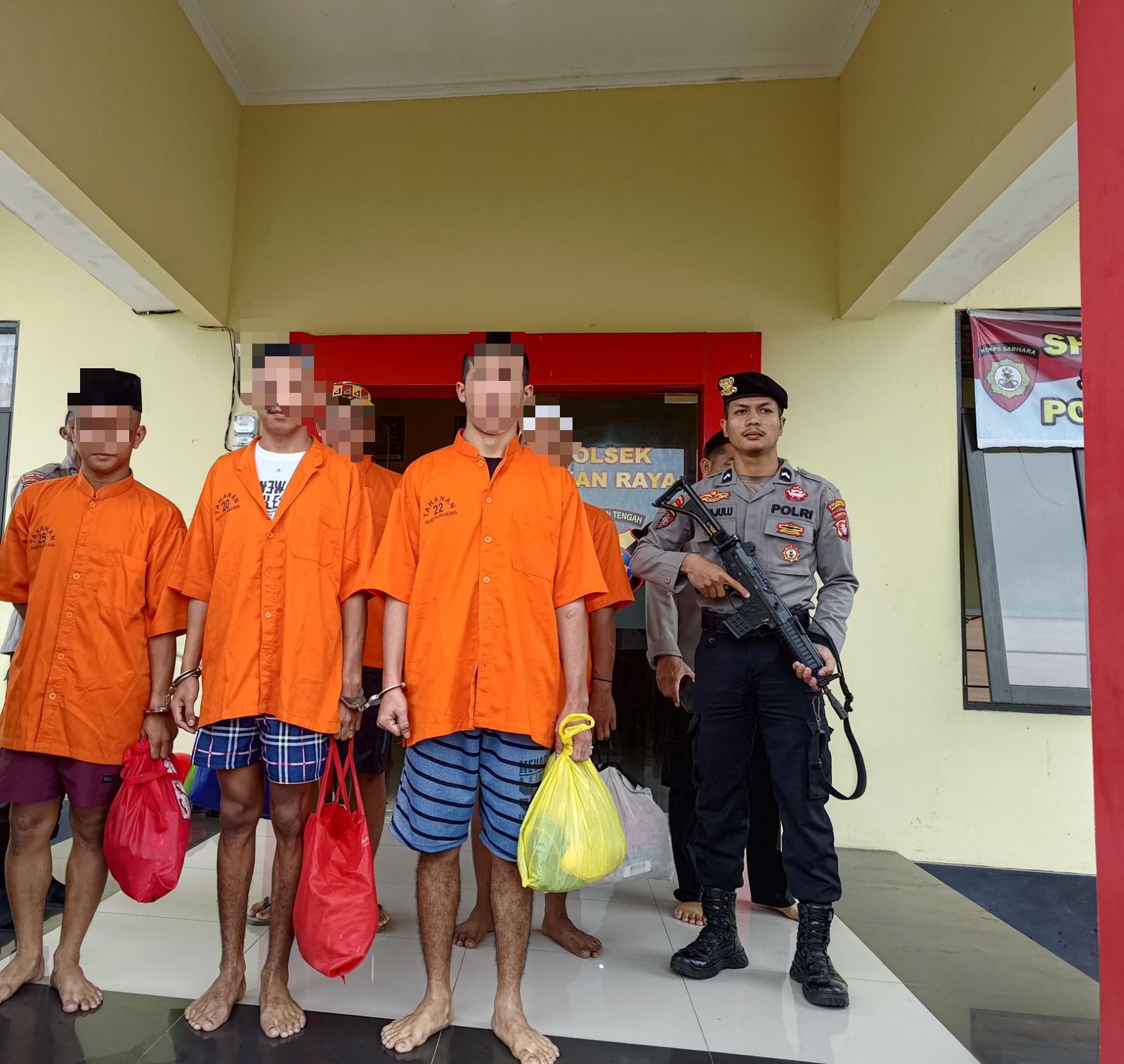 Polresta Palangka Raya Kawal Pemindahan 5 Tahanan ke Rutan Kelas II A