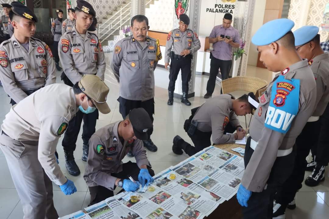 Pastikan Bersih dan Bebas Narkotika, Polresta Palangka Raya Gelar Tes Urine bagi Personel