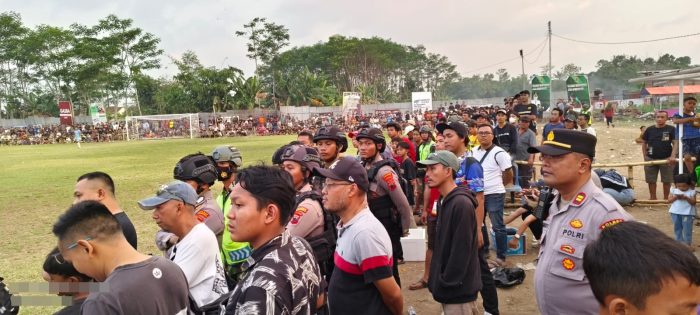 Puluhan Aparat Gabungan Amankan Laga Final Turnamen Sepakbola Salakbrojo Cup