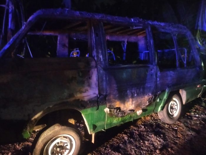 Diduga Konslet Saat Diperbaiki, Sebuah Mobil Suzuki Carry Terbakar