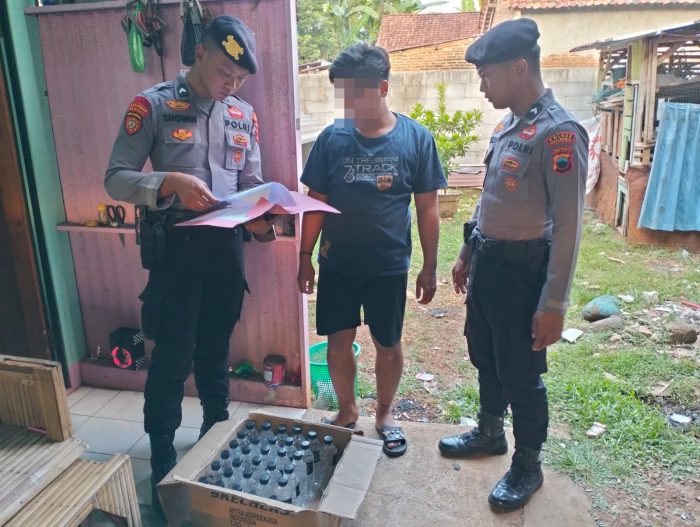 Puluhan Botol Ciu dan Arak Diamankan Polres Pekalongan di Sebuah Tempat Kos