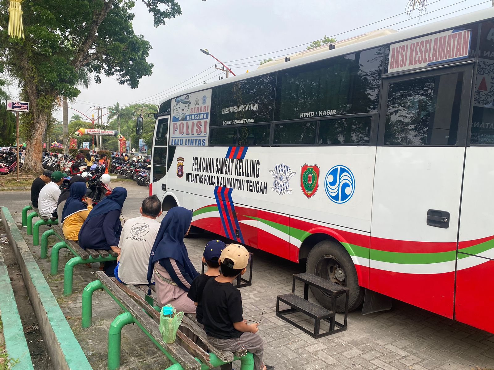 Ditlantas Polda Kalteng Beri Pelayanan SAMSAT Keliling di CFD Palangka Raya