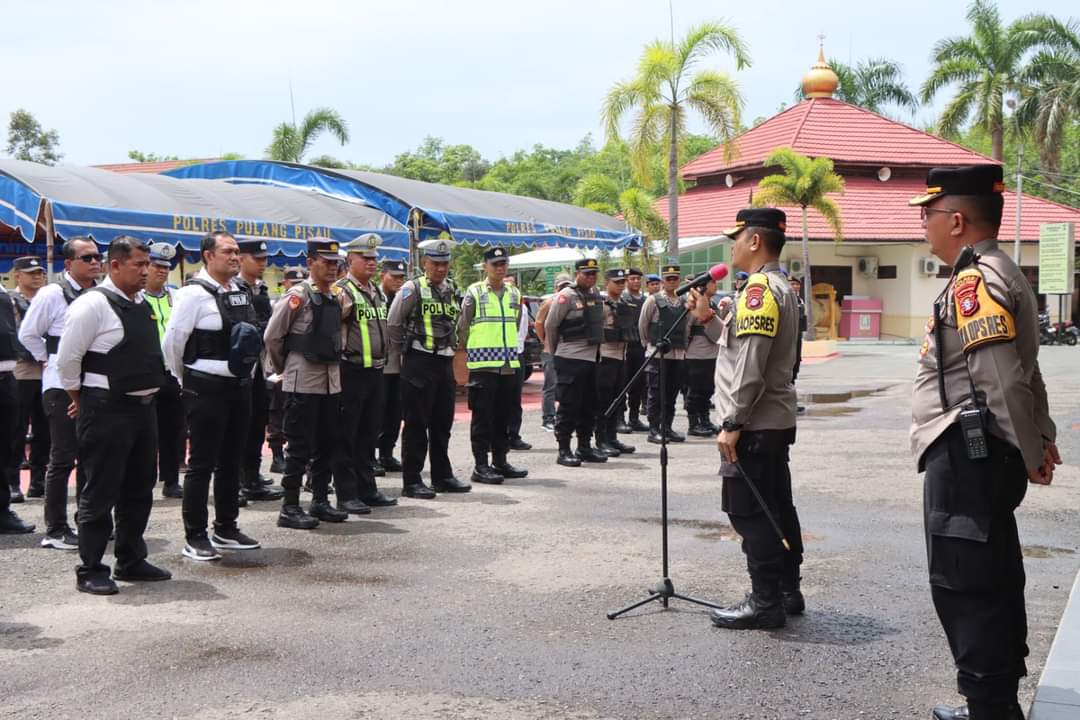 Pimpin Apel Kesiapan Pengamanan Pengundian Nomor Paslon Bupati dan Wakil Bupati, Kapolres Pulang Pisau Berikan Arahan kepada Personelnya