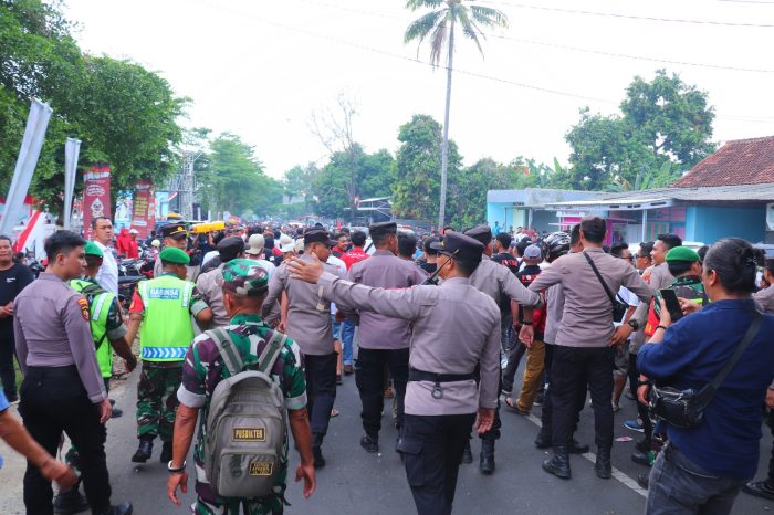 Kehadiran Sigap Aparat Pastikan Pengundian Nomor Urut Pilkada Pekalongan Berjalan Tertib