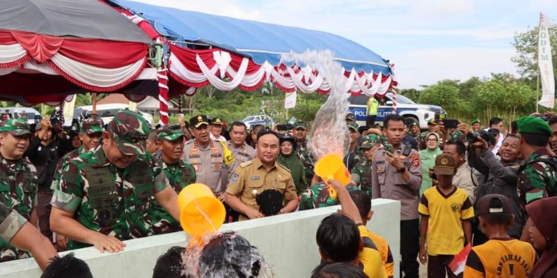 Kapolres Pulang Pisau Bersama Forkompimda Dampingi Kapolda Kalteng Sambut Kunker KASAD ke Desa Tahai Jaya