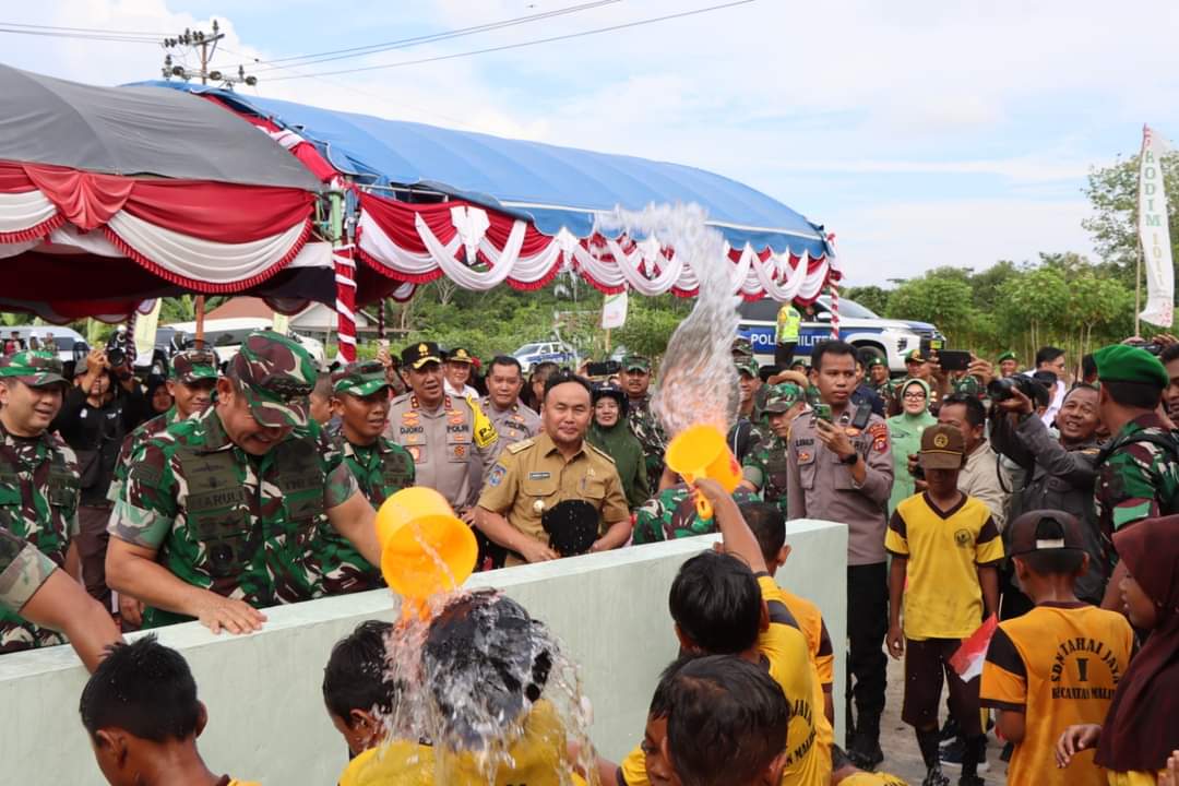Kapolres Pulang Pisau Bersama Forkompimda Dampingi Kapolda Kalteng Sambut Kunker KASAD ke Desa Tahai Jaya