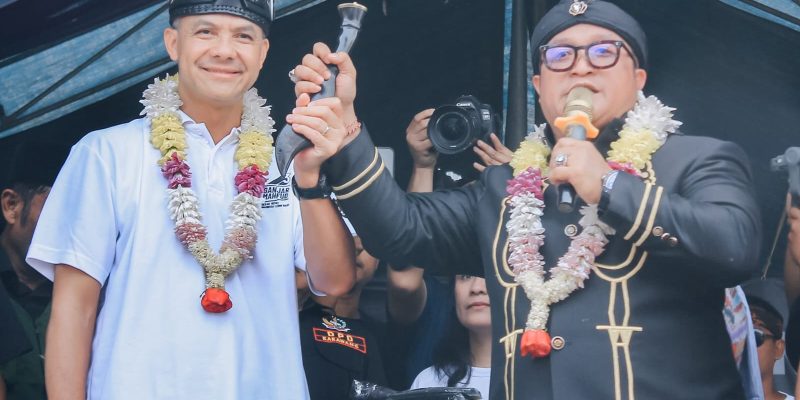 Tokoh Budayawan Sunda Mengingatkan Paslon Pilkada Di Purwakarta Harus Punya Latar Belakang Pendidikan Yang Kuat .