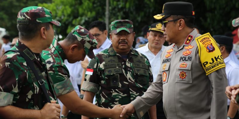 Kapolda Kalteng Sambut Kedatangan KASAD Saat Kunker di Bumi Tambun Bungai