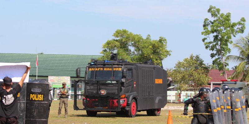 Sambut Kunker KASAD, Brimob Kalteng Gelar Latihan PHH Bersama TNI