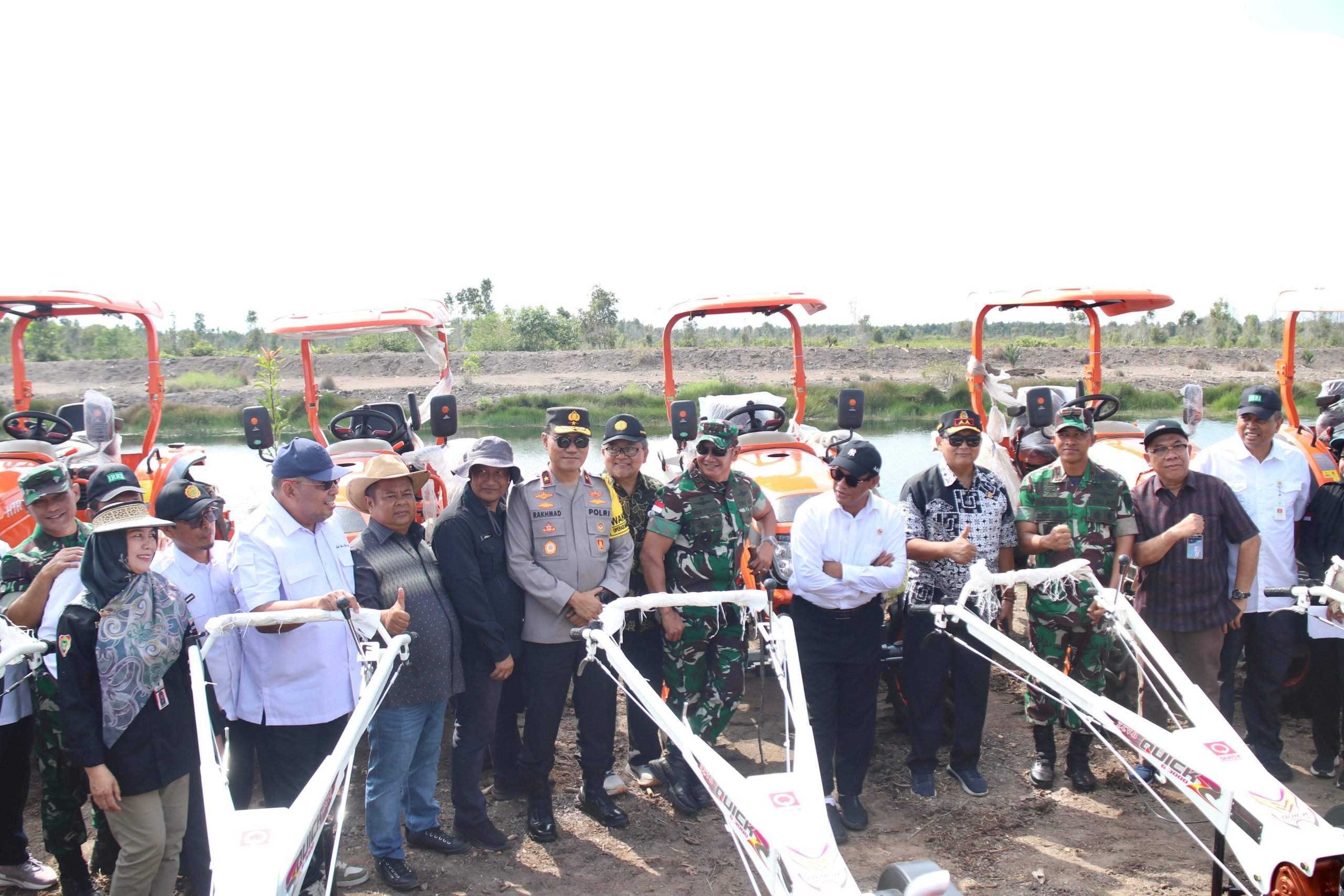 Wakapolda  dan Pangdam XII Tanjungpura Dampingi Mentan RI Tinjau Lahan dan Cetak Sawah di Kapuas