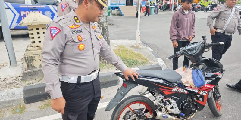 Saat Patroli, Ditlantas Polda Kalteng Tertibkan Knalpot yang Tidak Sesuai Spesifikasi Teknis