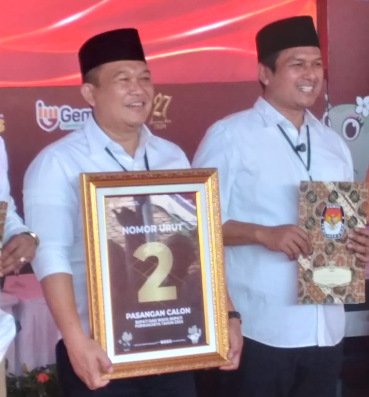 Rapat Pleno Terbuka Penetapan dan Pengundian Paslon Nomor Urut (2) Di Raih Oleh Yadi Rusmayadi Dan Pipin Sopiyan Tahun 2024..