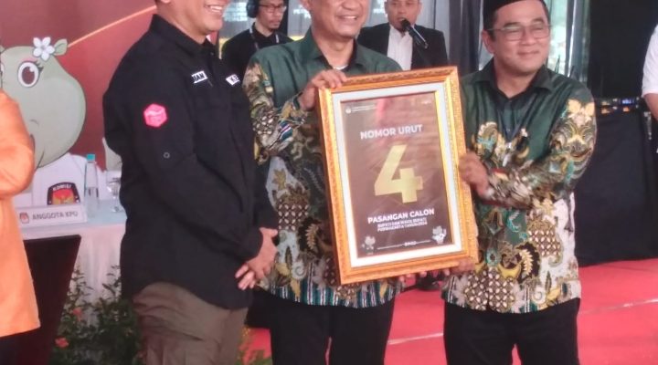 Rapat Pleno Terbuka Penetapan dan Pengundian Nomor Urut (4) Di Raih Oleh H.ir.Zaenal Arifin Dan H.Sona Maulida Roemardie Tahun 2024.