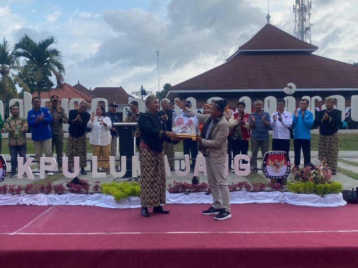 EO Asli Lumajang Sajikan Kirab Maskot KPU Lumajang Sangat Apik