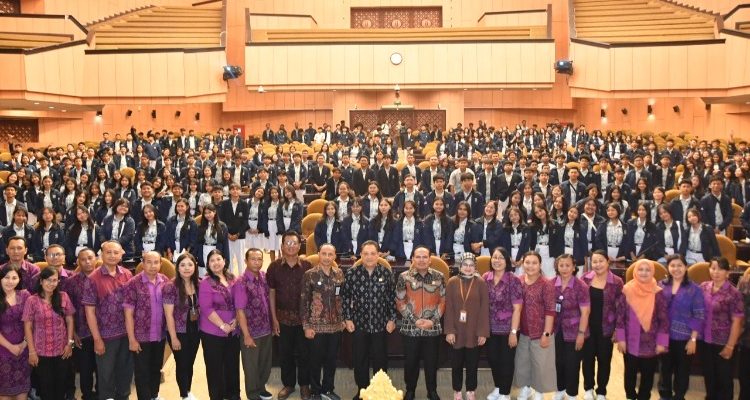 Anggota MPR Kelompok DPD Dapil Bali Ajak Generasi Muda Berprestasi Lebih Tinggi