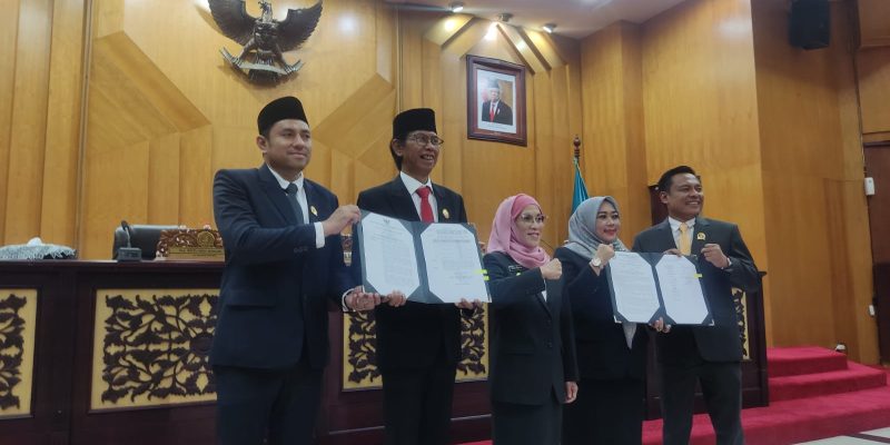 Adi Sutarwijono Kembali Menjabat Ketua DPRD Kota Surabaya