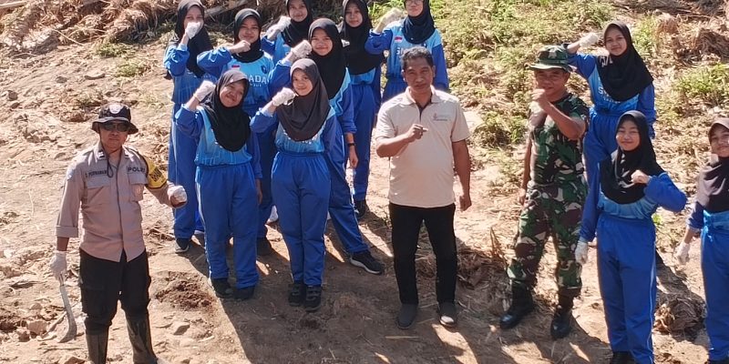 Kegiatan Bhakti Sosial di Sungai Ploso Untuk Antisipasi Banjir