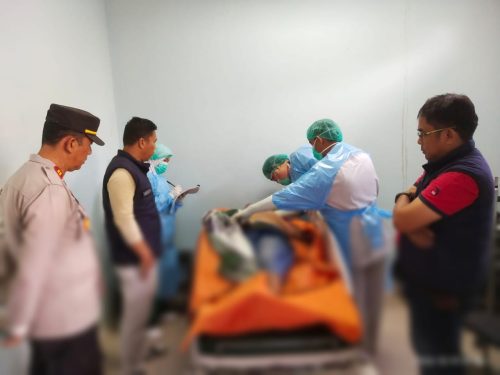 Polsek Muara Beliti Polres Musi Rawas Sigap Olah TKP dan Evakuasi Penemuan Jenazah Di Kompleks Pabrik  Di Desa Suro