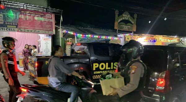 Satuan Samapta Polres Pelabuhan Tanjung Perak Amankan 3.667 Botol Miras Dari Toko Klontong Di Tenggumung Baru