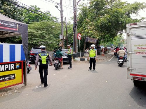 Operasi Zebra Semeru 2024, Polsek Semampir Gelar Patuh Berlalin di Jalan Sultan Iskandar Muda Surabaya