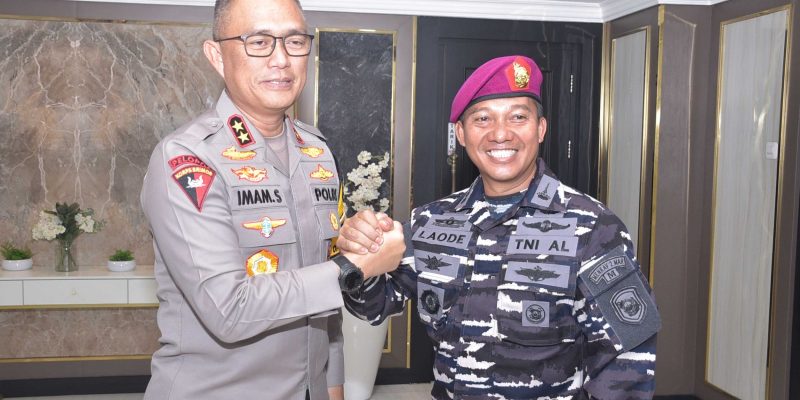 Komandan Resimen Kavaleri 2 Marinir Dampingi Courtesy Call Danpasmar 2