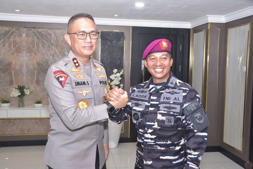 Komandan Resimen Kavaleri 2 Marinir Dampingi Courtesy Call Danpasmar 2