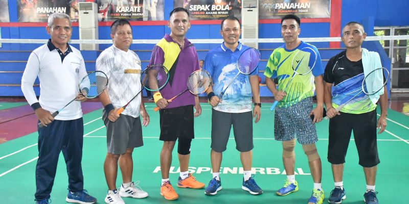 Komandan Puspenerbal Olahraga Bersama Perwira Lulusan AAL ke-39/1993 Wilayah Surabaya