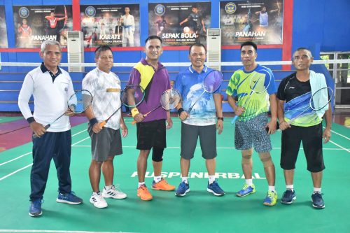 Komandan Puspenerbal Olahraga Bersama Perwira Lulusan AAL ke-39/1993 Wilayah Surabaya