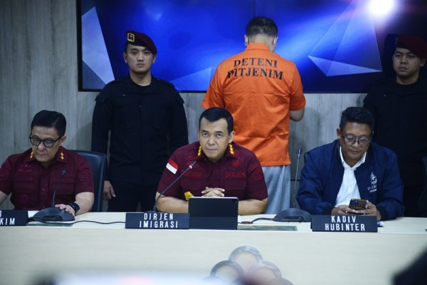 Imigrasi Berhasil Tangkap Buronan Internasional Asal China