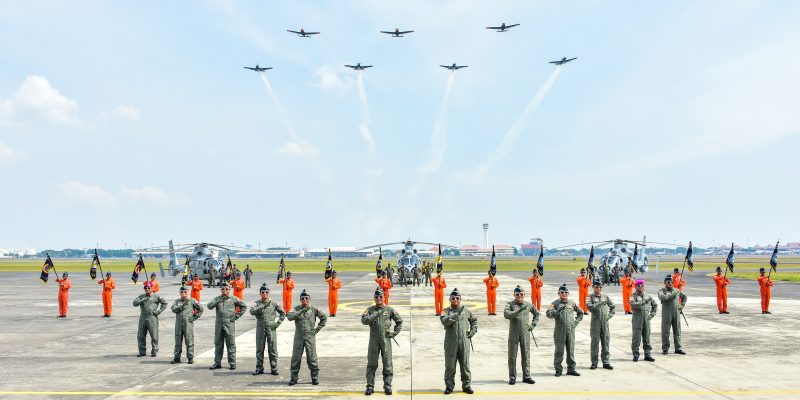 11 Pati TNl AL Terima Brevet Kehormatan Penerbangan TNl Angkatan Laut
