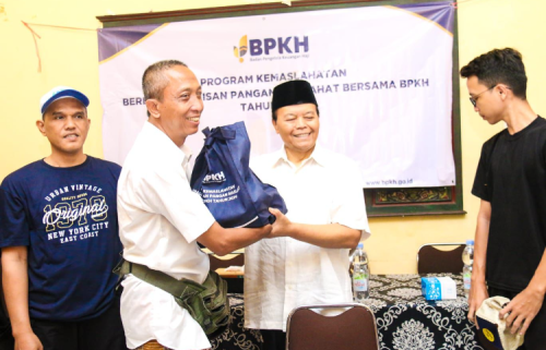 Dukung Ketahanan Keluarga, HNW Salurkan 3000 Paket Bantuan Pangan Bagi Warga Jakarta Yg Membutuhkan